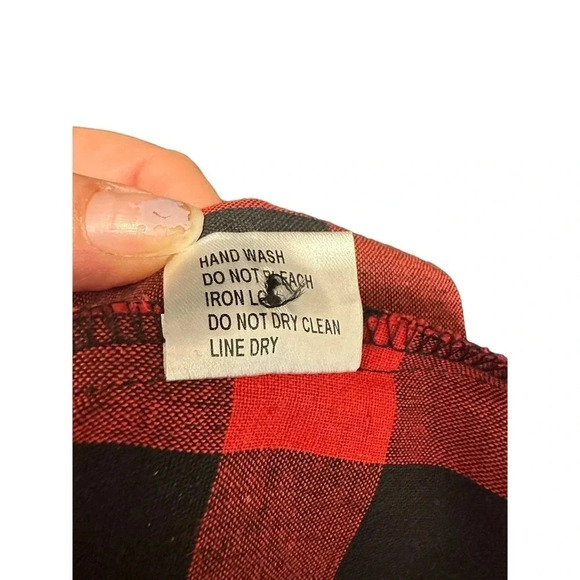 Hazel Blues Red and Black Button Down top with polka dot detail. Small - Picture 5 of 5